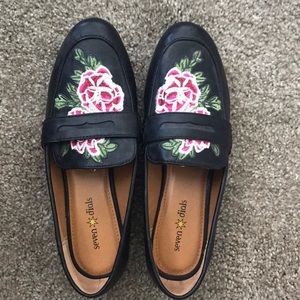 Floral embroidered loafers